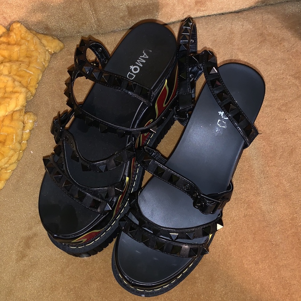 Platform sandals - Picture 2 of 3